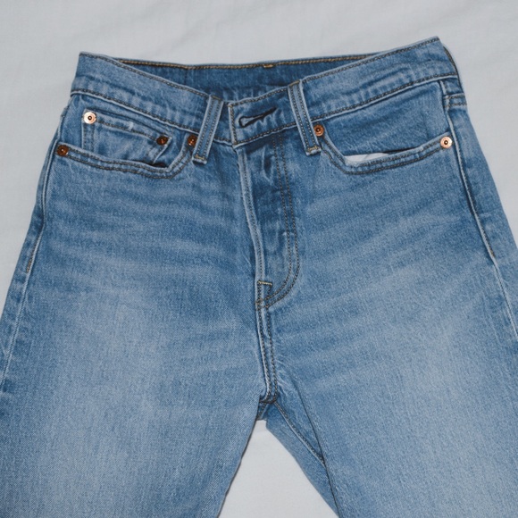 Levi’s - Picture 2 of 2